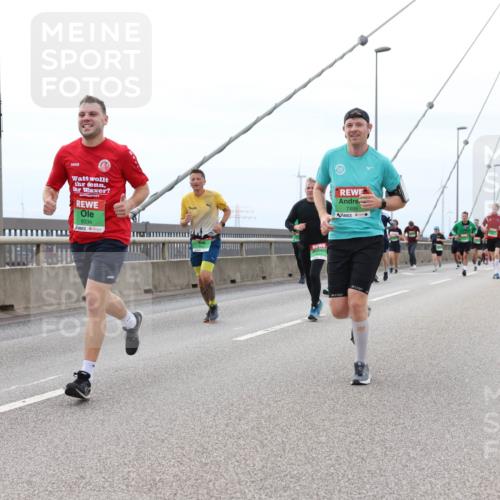 03.10.2025 - Köhlbrandbrückenlauf Lena Gebhardt http://msf.ph/oto/9202228 03.10.2025 15:48:26 Position 2 9334, 7488 meine-sportfotos.de