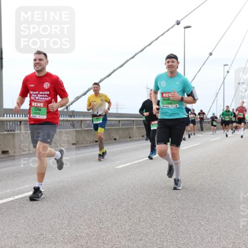 03.10.2025 - Köhlbrandbrückenlauf Lena Gebhardt http://msf.ph/oto/9202229 03.10.2025 15:48:26 Position 2 9334, 7488 meine-sportfotos.de
