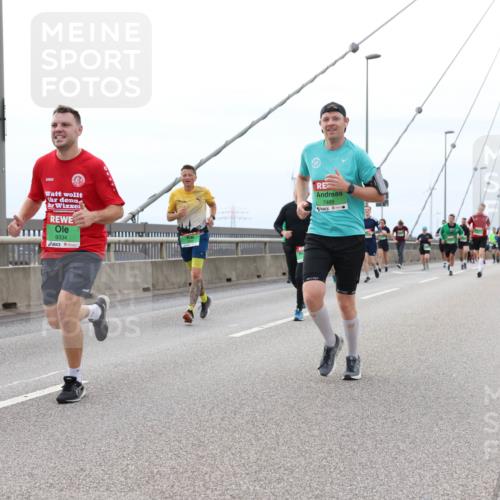 03.10.2025 - Köhlbrandbrückenlauf Lena Gebhardt http://msf.ph/oto/9202230 03.10.2025 15:48:26 Position 2 9334, 7488 meine-sportfotos.de