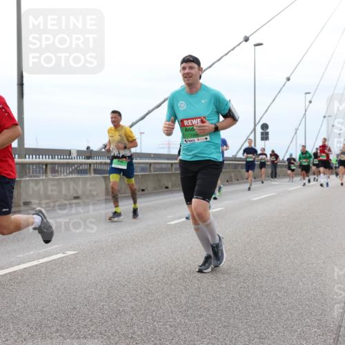 03.10.2025 - Köhlbrandbrückenlauf Lena Gebhardt http://msf.ph/oto/9202231 03.10.2025 15:48:26 Position 2 7486 meine-sportfotos.de