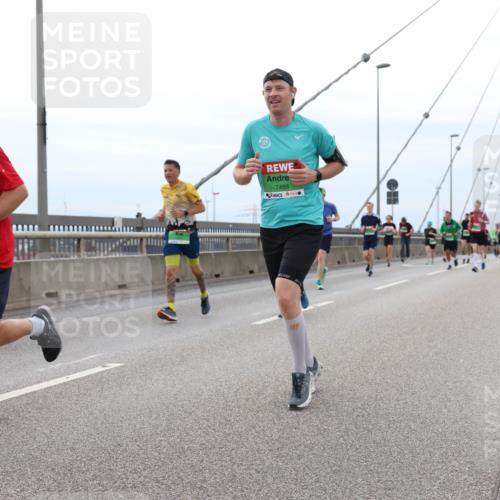 03.10.2025 - Köhlbrandbrückenlauf Lena Gebhardt http://msf.ph/oto/9202232 03.10.2025 15:48:26 Position 2 7488, 100 meine-sportfotos.de