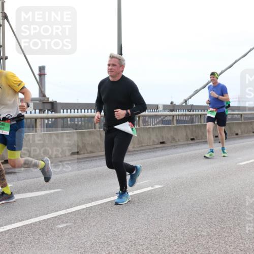 03.10.2025 - Köhlbrandbrückenlauf Lena Gebhardt http://msf.ph/oto/9202239 03.10.2025 15:48:28 Position 2 9304 meine-sportfotos.de