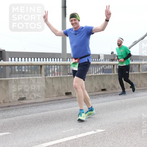 03.10.2025 - Köhlbrandbrückenlauf Lena Gebhardt http://msf.ph/oto/9202244 03.10.2025 15:48:29 Position 2 7369, 7321 meine-sportfotos.de