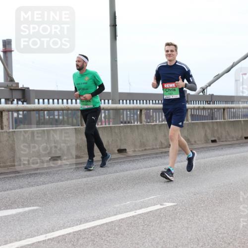 03.10.2025 - Köhlbrandbrückenlauf Lena Gebhardt http://msf.ph/oto/9202253 03.10.2025 15:48:31 Position 2 7159, 7321 meine-sportfotos.de