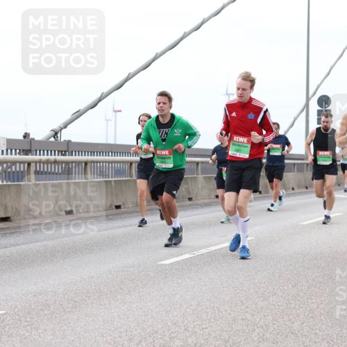 03.10.2025 - Köhlbrandbrückenlauf Lena Gebhardt http://msf.ph/oto/9202257 03.10.2025 15:48:31 Position 2 91, 7697, 8921, 9739 meine-sportfotos.de