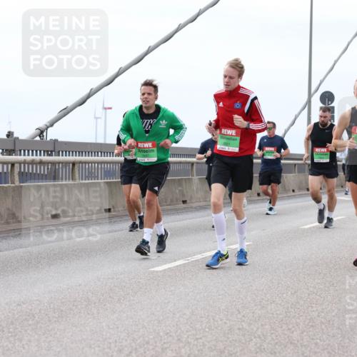 03.10.2025 - Köhlbrandbrückenlauf Lena Gebhardt http://msf.ph/oto/9202259 03.10.2025 15:48:32 Position 2 9739, 8921, 7624, 7697 meine-sportfotos.de
