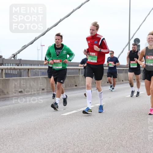 03.10.2025 - Köhlbrandbrückenlauf Lena Gebhardt http://msf.ph/oto/9202260 03.10.2025 15:48:32 Position 2 7697, 8921, 9739 meine-sportfotos.de