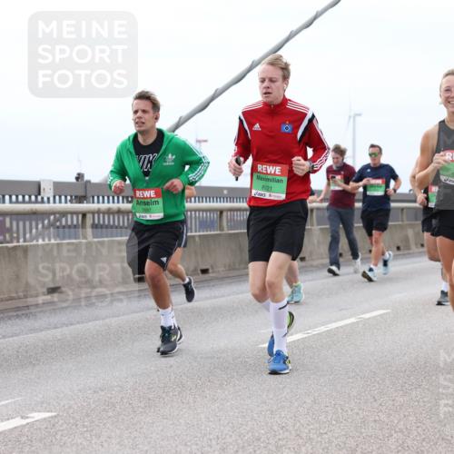 03.10.2025 - Köhlbrandbrückenlauf Lena Gebhardt http://msf.ph/oto/9202263 03.10.2025 15:48:32 Position 2 7697, 7, 8921, 9739 meine-sportfotos.de