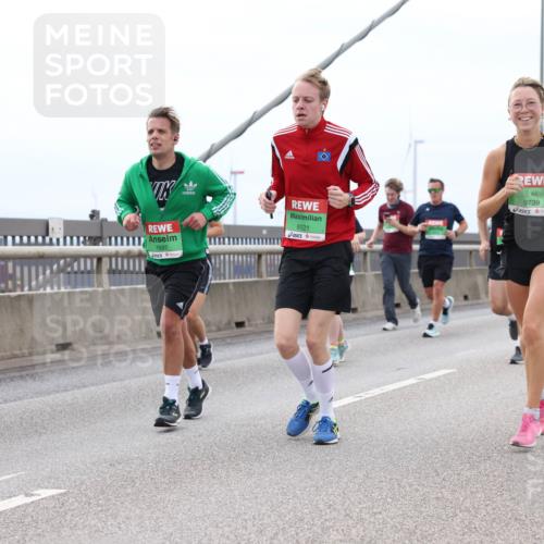03.10.2025 - Köhlbrandbrückenlauf Lena Gebhardt http://msf.ph/oto/9202264 03.10.2025 15:48:32 Position 2 91, 7697, 8921, 9739 meine-sportfotos.de