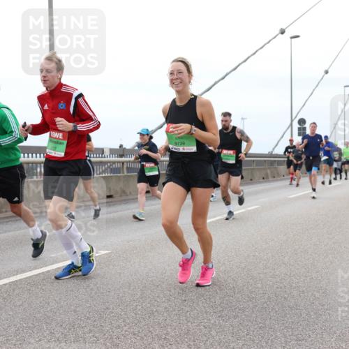 03.10.2025 - Köhlbrandbrückenlauf Lena Gebhardt http://msf.ph/oto/9202270 03.10.2025 15:48:33 Position 2 8921, 9739 meine-sportfotos.de