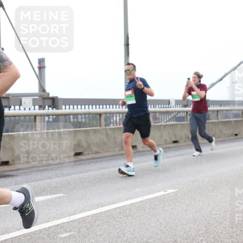 03.10.2025 - Köhlbrandbrückenlauf Lena Gebhardt http://msf.ph/oto/9202283 03.10.2025 15:48:36 Position 2 7624 meine-sportfotos.de