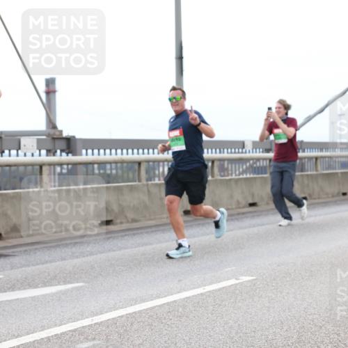 03.10.2025 - Köhlbrandbrückenlauf Lena Gebhardt http://msf.ph/oto/9202284 03.10.2025 15:48:36 Position 2  meine-sportfotos.de