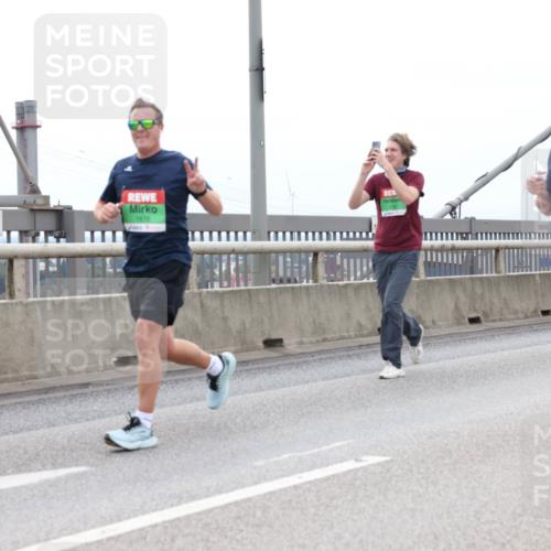 03.10.2025 - Köhlbrandbrückenlauf Lena Gebhardt http://msf.ph/oto/9202286 03.10.2025 15:48:36 Position 2 7679 meine-sportfotos.de