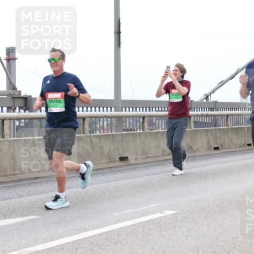 03.10.2025 - Köhlbrandbrückenlauf Lena Gebhardt http://msf.ph/oto/9202287 03.10.2025 15:48:36 Position 2  meine-sportfotos.de