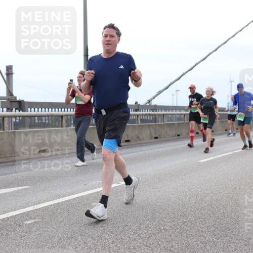 03.10.2025 - Köhlbrandbrückenlauf Lena Gebhardt http://msf.ph/oto/9202290 03.10.2025 15:48:37 Position 2  meine-sportfotos.de