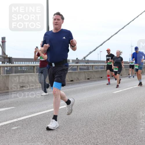 03.10.2025 - Köhlbrandbrückenlauf Lena Gebhardt http://msf.ph/oto/9202291 03.10.2025 15:48:37 Position 2  meine-sportfotos.de