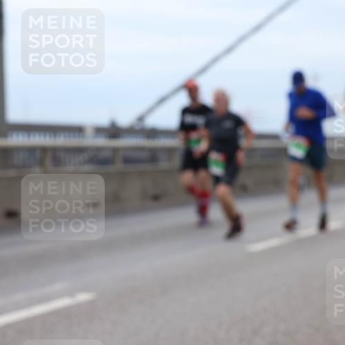 03.10.2025 - Köhlbrandbrückenlauf Lena Gebhardt http://msf.ph/oto/9202294 03.10.2025 15:48:37 Position 2  meine-sportfotos.de