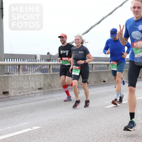 03.10.2025 - Köhlbrandbrückenlauf Lena Gebhardt http://msf.ph/oto/9202295 03.10.2025 15:48:38 Position 2 91, 7592, 7626, 7291 meine-sportfotos.de