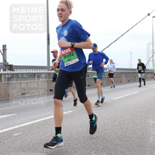 03.10.2025 - Köhlbrandbrückenlauf Lena Gebhardt http://msf.ph/oto/9202301 03.10.2025 15:48:39 Position 2 7291 meine-sportfotos.de