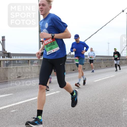 03.10.2025 - Köhlbrandbrückenlauf Lena Gebhardt http://msf.ph/oto/9202302 03.10.2025 15:48:39 Position 2 7291 meine-sportfotos.de