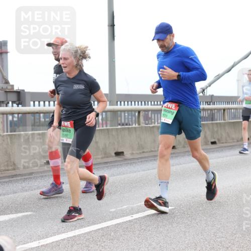 03.10.2025 - Köhlbrandbrückenlauf Lena Gebhardt http://msf.ph/oto/9202303 03.10.2025 15:48:39 Position 2 7592, 7626 meine-sportfotos.de