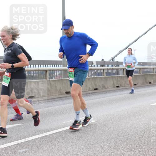 03.10.2025 - Köhlbrandbrückenlauf Lena Gebhardt http://msf.ph/oto/9202304 03.10.2025 15:48:39 Position 2 592, 7626 meine-sportfotos.de