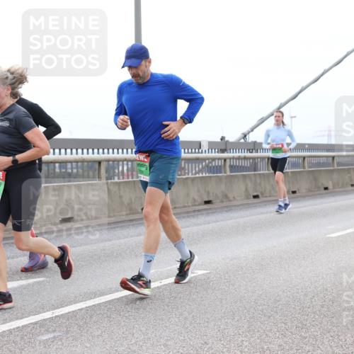 03.10.2025 - Köhlbrandbrückenlauf Lena Gebhardt http://msf.ph/oto/9202305 03.10.2025 15:48:39 Position 2 76 meine-sportfotos.de