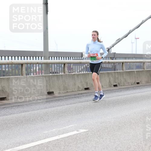 03.10.2025 - Köhlbrandbrückenlauf Lena Gebhardt http://msf.ph/oto/9202307 03.10.2025 15:48:40 Position 2 9624 meine-sportfotos.de