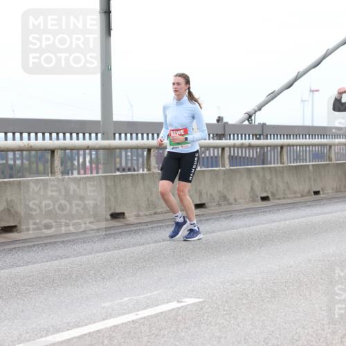 03.10.2025 - Köhlbrandbrückenlauf Lena Gebhardt http://msf.ph/oto/9202308 03.10.2025 15:48:40 Position 2 9624 meine-sportfotos.de