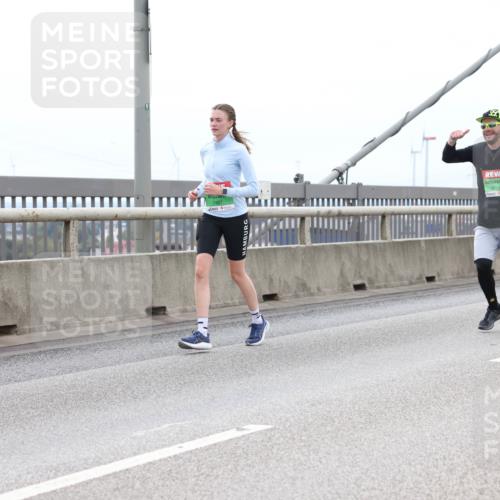 03.10.2025 - Köhlbrandbrückenlauf Lena Gebhardt http://msf.ph/oto/9202310 03.10.2025 15:48:40 Position 2 97, 962 meine-sportfotos.de