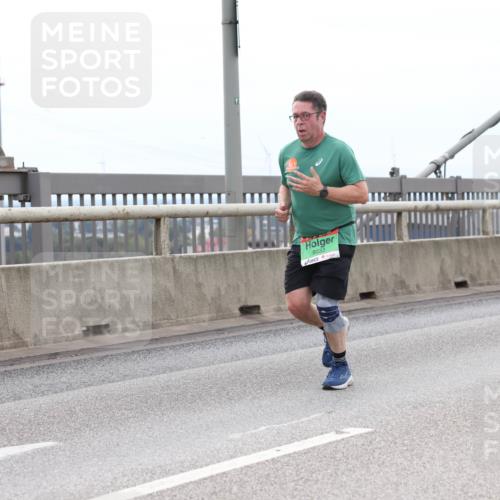03.10.2025 - Köhlbrandbrückenlauf Lena Gebhardt http://msf.ph/oto/9202321 03.10.2025 15:48:44 Position 2 9033, 9229 meine-sportfotos.de