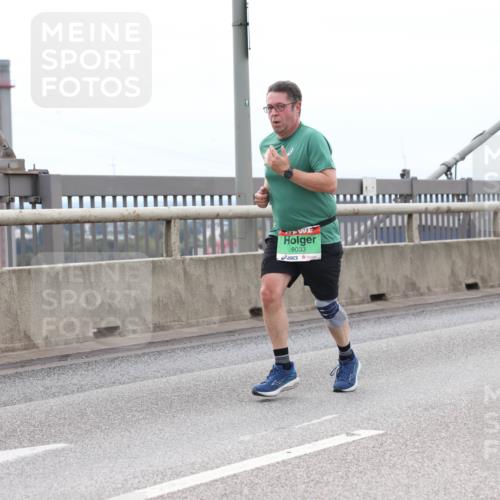 03.10.2025 - Köhlbrandbrückenlauf Lena Gebhardt http://msf.ph/oto/9202323 03.10.2025 15:48:44 Position 2 9033, 9229 meine-sportfotos.de