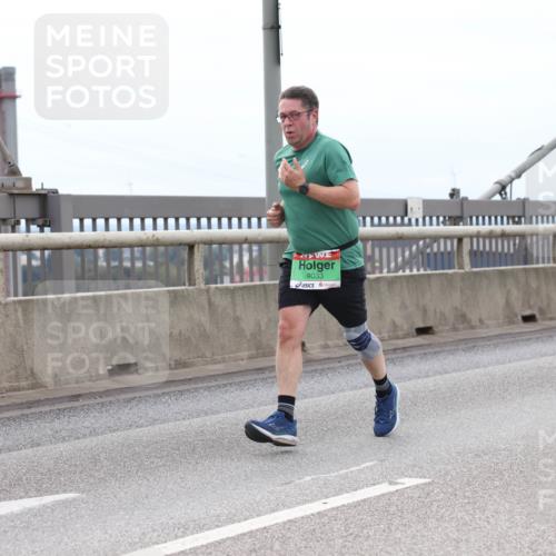 03.10.2025 - Köhlbrandbrückenlauf Lena Gebhardt http://msf.ph/oto/9202324 03.10.2025 15:48:44 Position 2 9033, 9229 meine-sportfotos.de