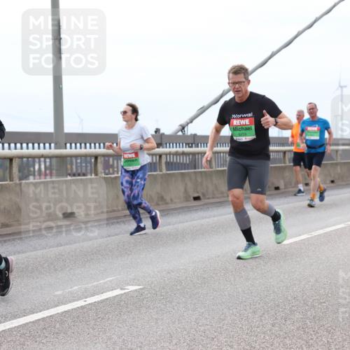 03.10.2025 - Köhlbrandbrückenlauf Lena Gebhardt http://msf.ph/oto/9202334 03.10.2025 15:48:45 Position 2 9229, 8259 meine-sportfotos.de