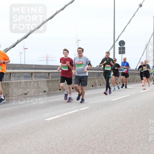 03.10.2025 - Köhlbrandbrückenlauf Lena Gebhardt http://msf.ph/oto/9202343 03.10.2025 15:48:48 Position 2  meine-sportfotos.de