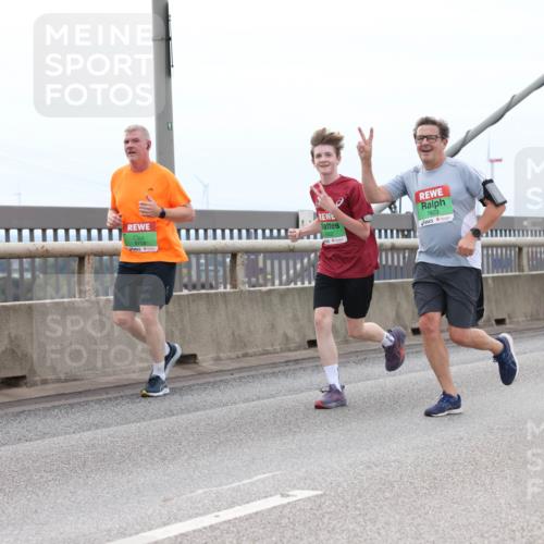 03.10.2025 - Köhlbrandbrückenlauf Lena Gebhardt http://msf.ph/oto/9202345 03.10.2025 15:48:49 Position 2 9703, 7602, 7603 meine-sportfotos.de