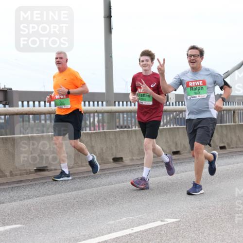 03.10.2025 - Köhlbrandbrückenlauf Lena Gebhardt http://msf.ph/oto/9202348 03.10.2025 15:48:50 Position 2 9703, 91, 7602, 7603 meine-sportfotos.de