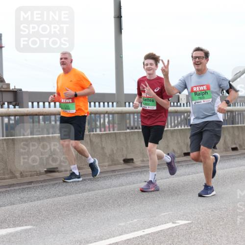 03.10.2025 - Köhlbrandbrückenlauf Lena Gebhardt http://msf.ph/oto/9202349 03.10.2025 15:48:50 Position 2 91, 9703, 7602, 7603 meine-sportfotos.de