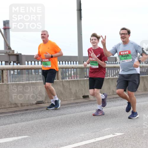 03.10.2025 - Köhlbrandbrückenlauf Lena Gebhardt http://msf.ph/oto/9202350 03.10.2025 15:48:50 Position 2 9703, 7602, 7603 meine-sportfotos.de