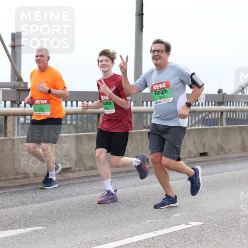 03.10.2025 - Köhlbrandbrückenlauf Lena Gebhardt http://msf.ph/oto/9202354 03.10.2025 15:48:50 Position 2 9703, 7603 meine-sportfotos.de