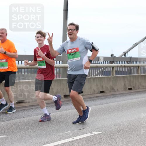 03.10.2025 - Köhlbrandbrückenlauf Lena Gebhardt http://msf.ph/oto/9202355 03.10.2025 15:48:50 Position 2 7602, 7603, 9703 meine-sportfotos.de