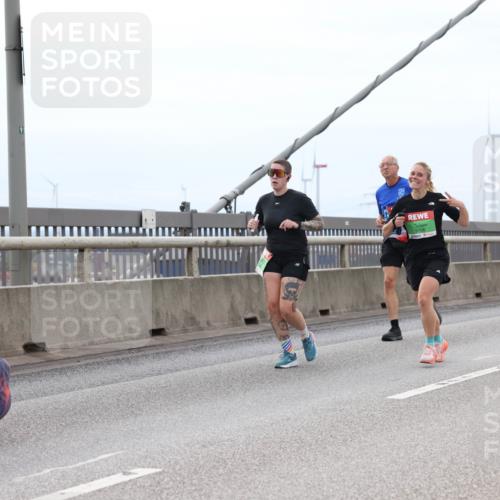 03.10.2025 - Köhlbrandbrückenlauf Lena Gebhardt http://msf.ph/oto/9202362 03.10.2025 15:48:52 Position 2 7591, 91, 7762 meine-sportfotos.de
