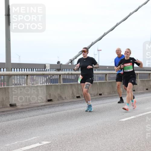 03.10.2025 - Köhlbrandbrückenlauf Lena Gebhardt http://msf.ph/oto/9202363 03.10.2025 15:48:52 Position 2 7591, 91, 7762, 9706 meine-sportfotos.de