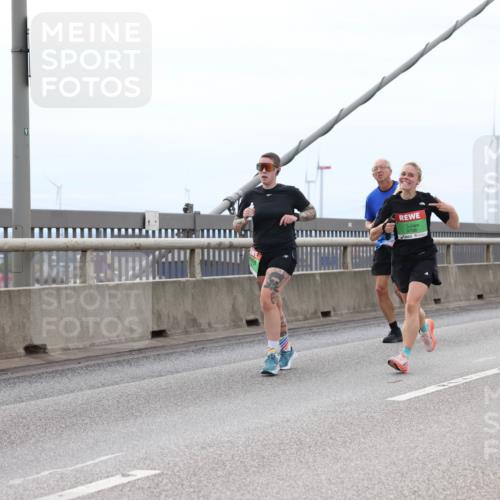 03.10.2025 - Köhlbrandbrückenlauf Lena Gebhardt http://msf.ph/oto/9202364 03.10.2025 15:48:52 Position 2 7591, 91, 9706, 7762 meine-sportfotos.de