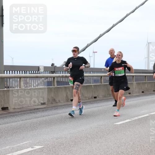 03.10.2025 - Köhlbrandbrückenlauf Lena Gebhardt http://msf.ph/oto/9202365 03.10.2025 15:48:52 Position 2 9706, 7762 meine-sportfotos.de