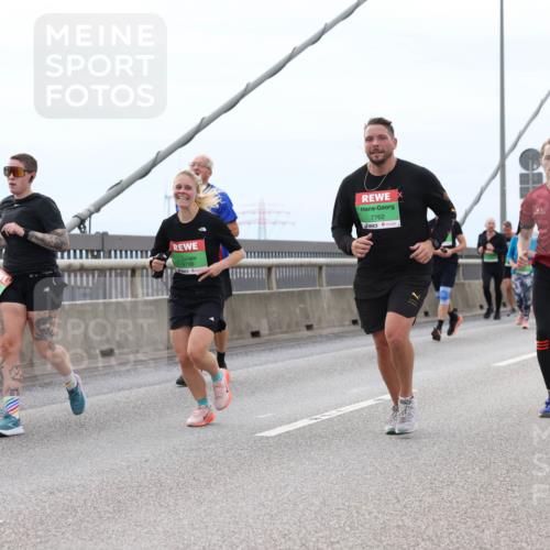 03.10.2025 - Köhlbrandbrückenlauf Lena Gebhardt http://msf.ph/oto/9202367 03.10.2025 15:48:52 Position 2 9706, 7762 meine-sportfotos.de