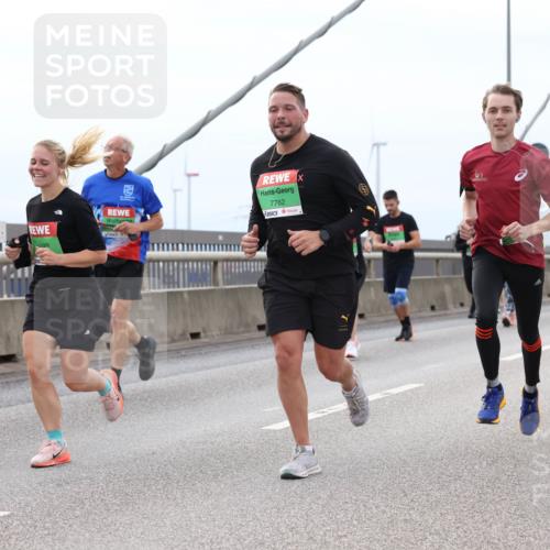 03.10.2025 - Köhlbrandbrückenlauf Lena Gebhardt http://msf.ph/oto/9202372 03.10.2025 15:48:53 Position 2 7762 meine-sportfotos.de