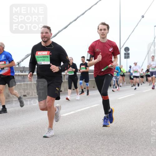 03.10.2025 - Köhlbrandbrückenlauf Lena Gebhardt http://msf.ph/oto/9202374 03.10.2025 15:48:53 Position 2 9706, 7762 meine-sportfotos.de