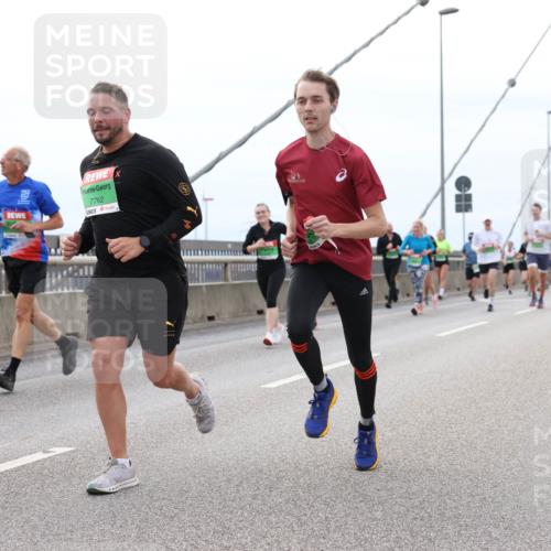 03.10.2025 - Köhlbrandbrückenlauf Lena Gebhardt http://msf.ph/oto/9202375 03.10.2025 15:48:54 Position 2 9700, 7762 meine-sportfotos.de