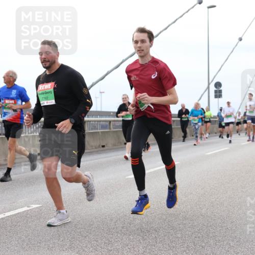 03.10.2025 - Köhlbrandbrückenlauf Lena Gebhardt http://msf.ph/oto/9202376 03.10.2025 15:48:54 Position 2 9706, 7762 meine-sportfotos.de